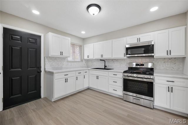 5533 Donbar Drive, St Louis, MO 63121