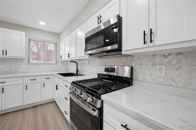 5533 Donbar Drive, St Louis, MO 63121