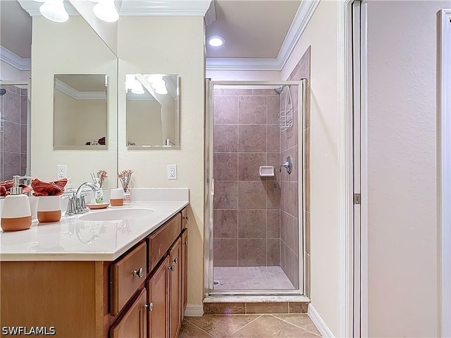9830 Giaveno CIR 1637, Naples, FL 34113