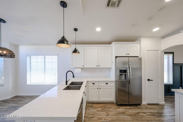 6209 W BLACKHAWK Drive, Glendale, AZ 85308