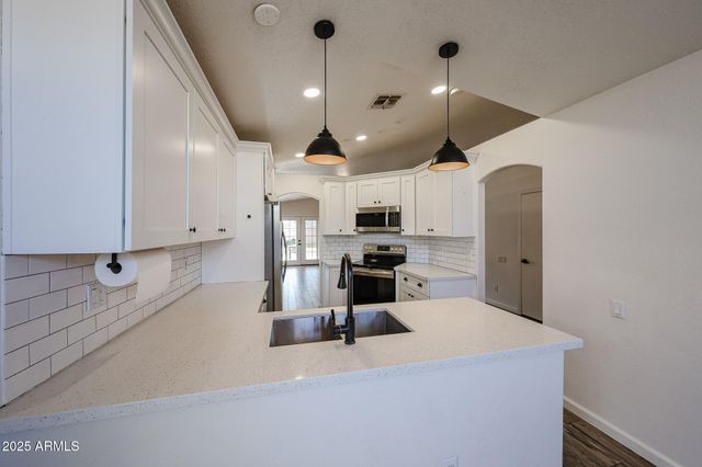 6209 W BLACKHAWK Drive, Glendale, AZ 85308