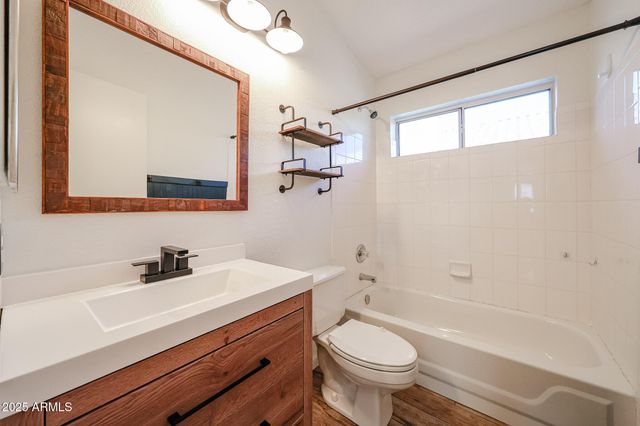 6209 W BLACKHAWK Drive, Glendale, AZ 85308