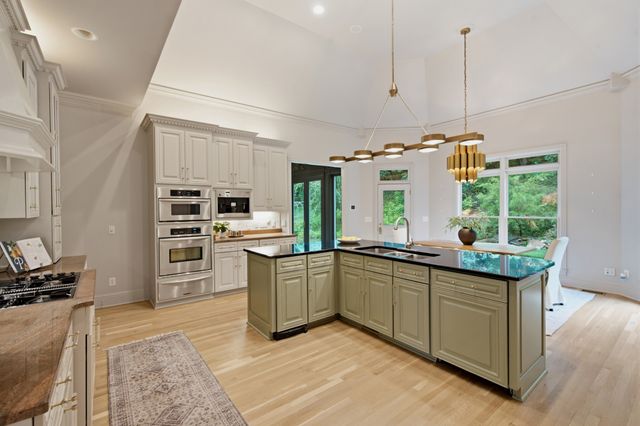 553 Grand Oaks Dr, Brentwood, TN 37027