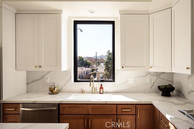 5441 Blackwelder, Los Angeles, CA 90016