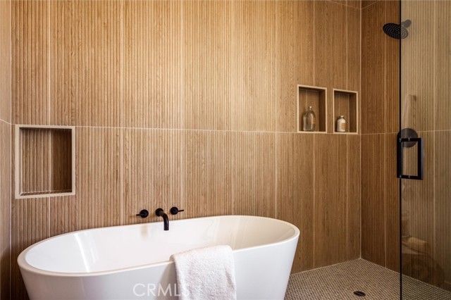 5441 Blackwelder, Los Angeles, CA 90016