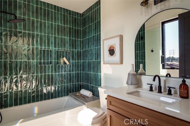 5441 Blackwelder, Los Angeles, CA 90016