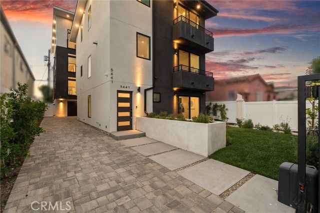 5441 Blackwelder, Los Angeles, CA 90016