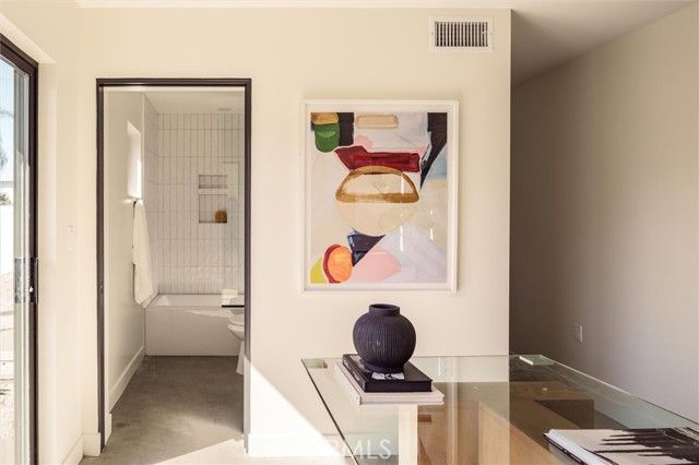 5441 Blackwelder, Los Angeles, CA 90016