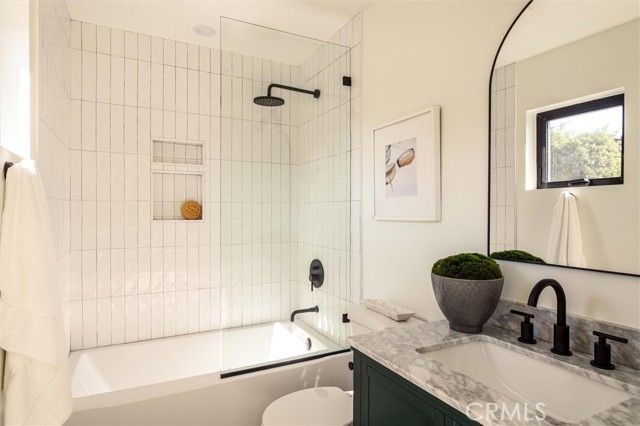 5441 Blackwelder, Los Angeles, CA 90016