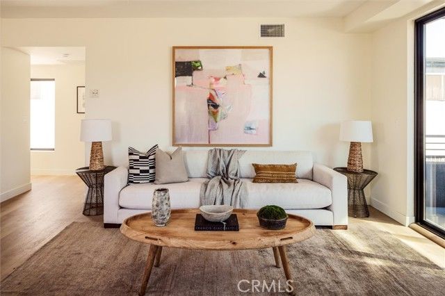 5441 Blackwelder, Los Angeles, CA 90016