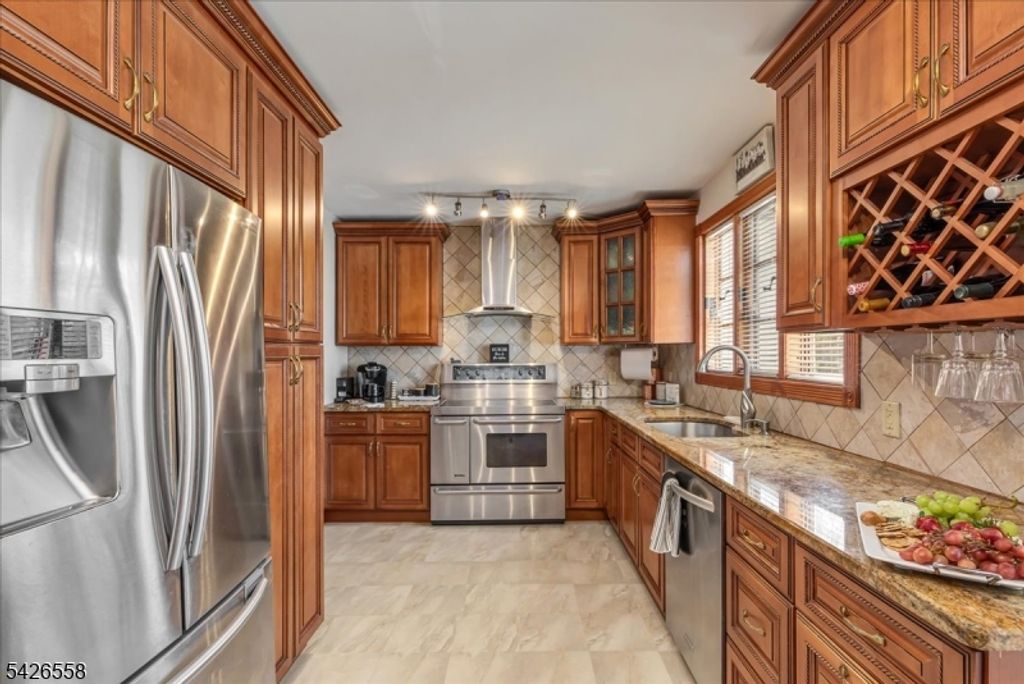 544 W 8Th St, Plainfield City, NJ 07060 — exterior