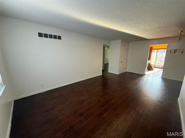 7925 Royal Arms Court 1, St Louis, MO 63123