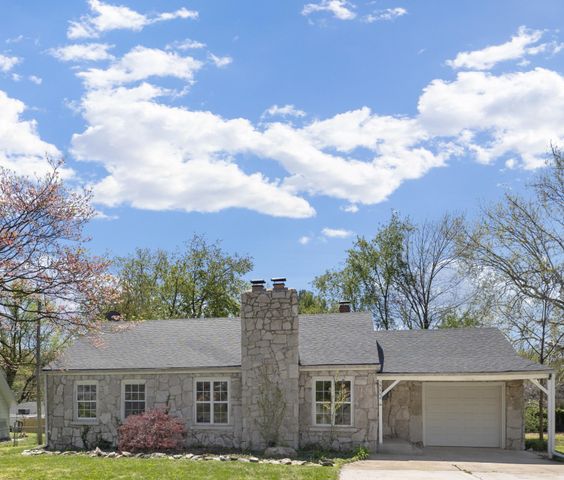 2002 East Wayland Street, Springfield, MO 65804