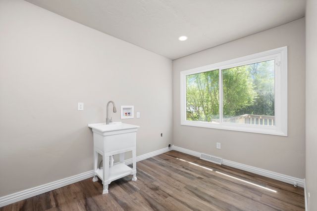 2002 East Wayland Street, Springfield, MO 65804