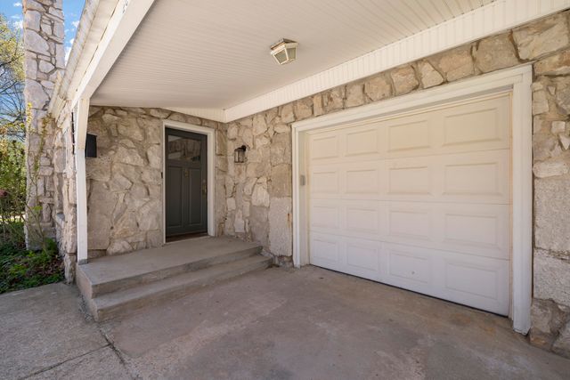 2002 East Wayland Street, Springfield, MO 65804