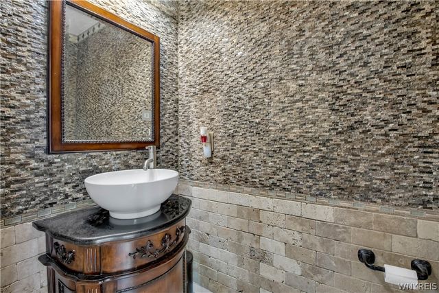 1 San Pablo Court, Amherst, NY 14051