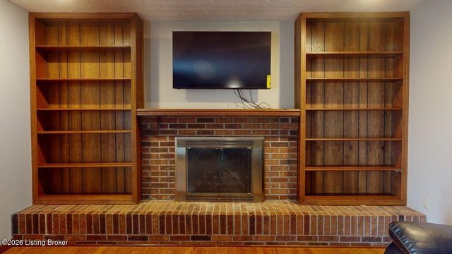 2214 Alice Kay Dr, Louisville, KY 40214