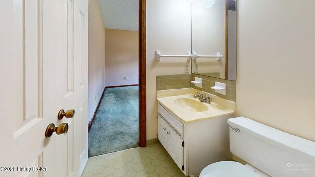 2214 Alice Kay Dr, Louisville, KY 40214