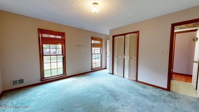 2214 Alice Kay Dr, Louisville, KY 40214