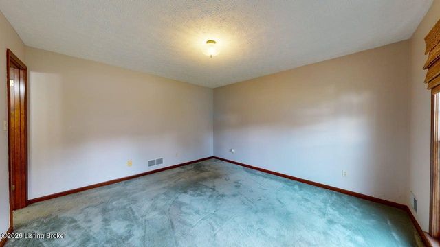 2214 Alice Kay Dr, Louisville, KY 40214