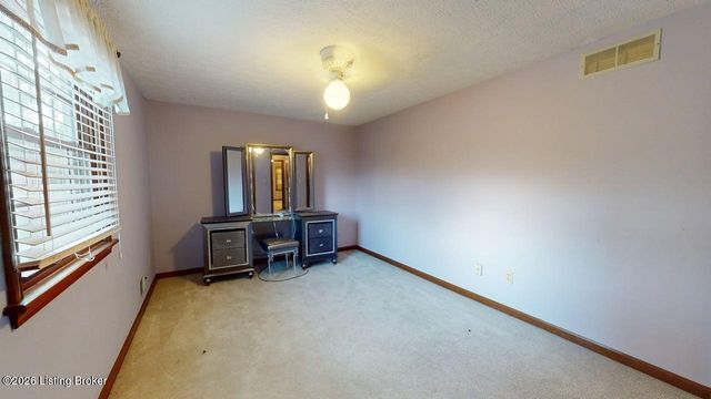 2214 Alice Kay Dr, Louisville, KY 40214