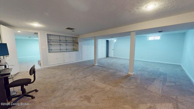 2214 Alice Kay Dr, Louisville, KY 40214
