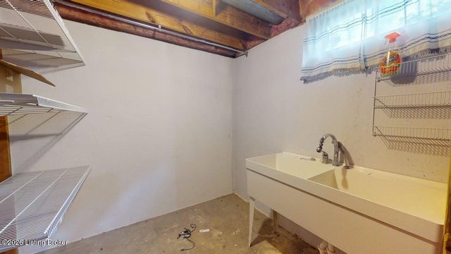 2214 Alice Kay Dr, Louisville, KY 40214