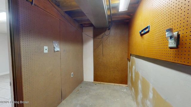 2214 Alice Kay Dr, Louisville, KY 40214