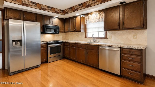 2214 Alice Kay Dr, Louisville, KY 40214