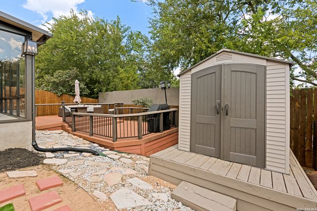 1931 Walter Raleigh, Windcrest, TX 78239