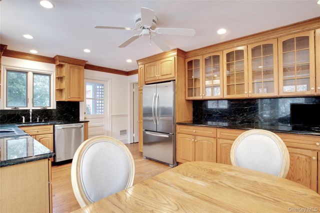 448 Abbey Road N, Manhasset, NY 11030