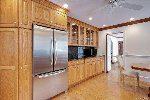 448 Abbey Road N, Manhasset, NY 11030