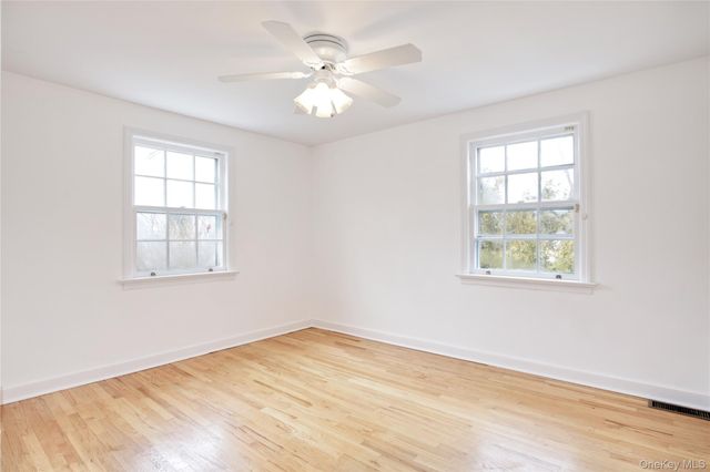 448 Abbey Road N, Manhasset, NY 11030