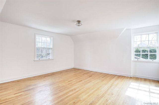 448 Abbey Road N, Manhasset, NY 11030