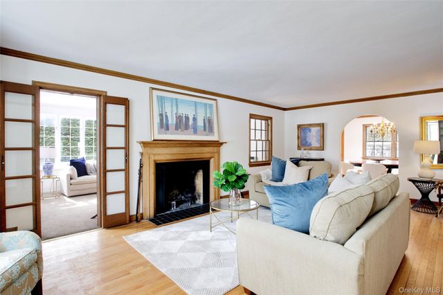 448 Abbey Road N, Manhasset, NY 11030