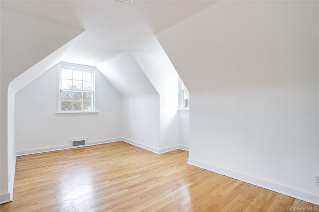 448 Abbey Road N, Manhasset, NY 11030