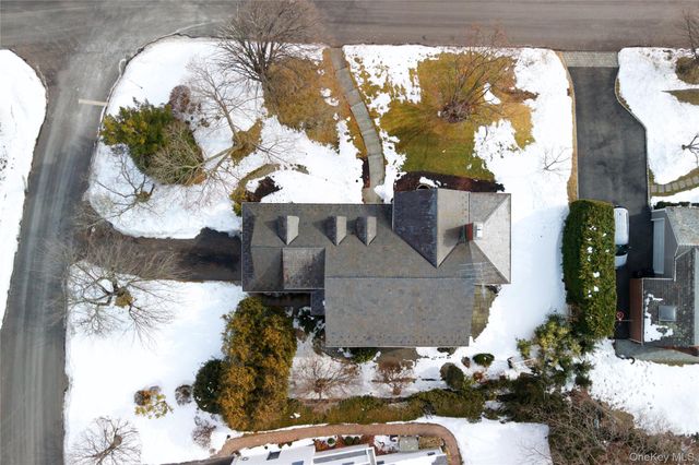 448 Abbey Road N, Manhasset, NY 11030