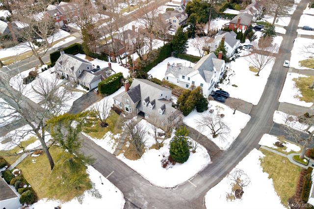 448 Abbey Road N, Manhasset, NY 11030