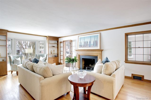 448 Abbey Road N, Manhasset, NY 11030