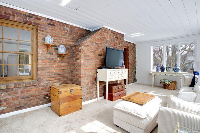 448 Abbey Road N, Manhasset, NY 11030