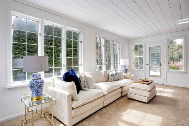 448 Abbey Road N, Manhasset, NY 11030