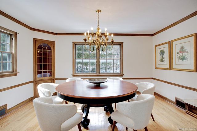 448 Abbey Road N, Manhasset, NY 11030