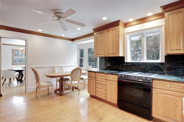 448 Abbey Road N, Manhasset, NY 11030