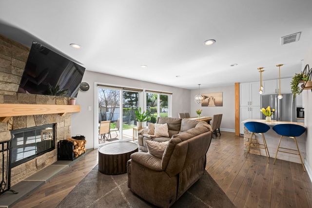 485 Lilac Lane, Elk Grove Village, IL 60007