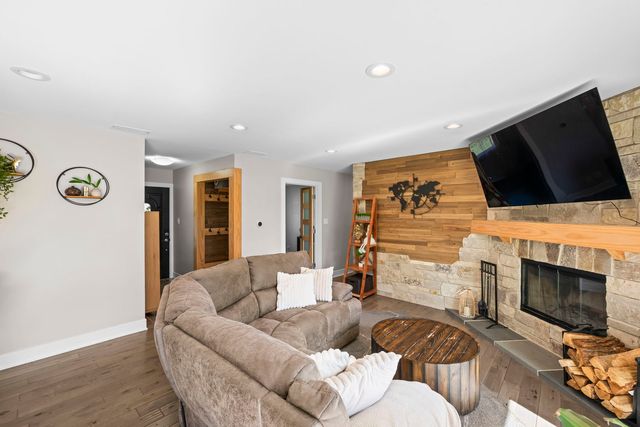 485 Lilac Lane, Elk Grove Village, IL 60007