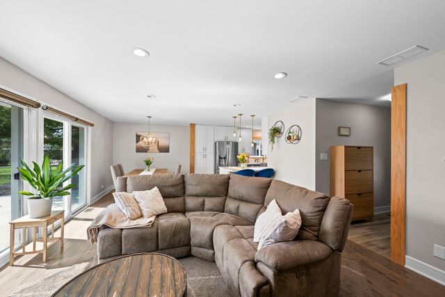 485 Lilac Lane, Elk Grove Village, IL 60007