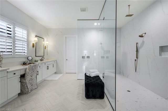 9458 Greenleigh CT, Naples, FL 34120