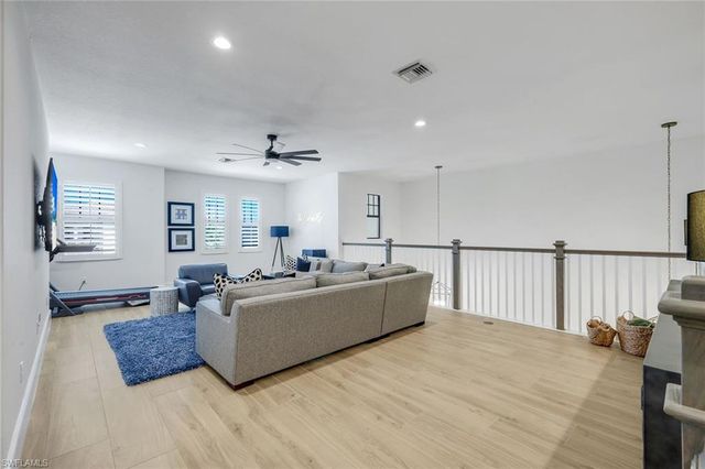 9458 Greenleigh CT, Naples, FL 34120