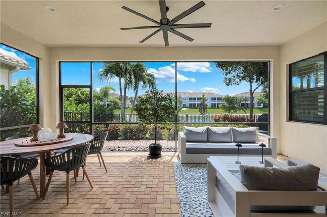 9458 Greenleigh CT, Naples, FL 34120