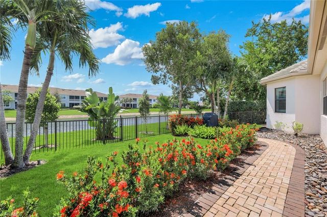 9458 Greenleigh CT, Naples, FL 34120